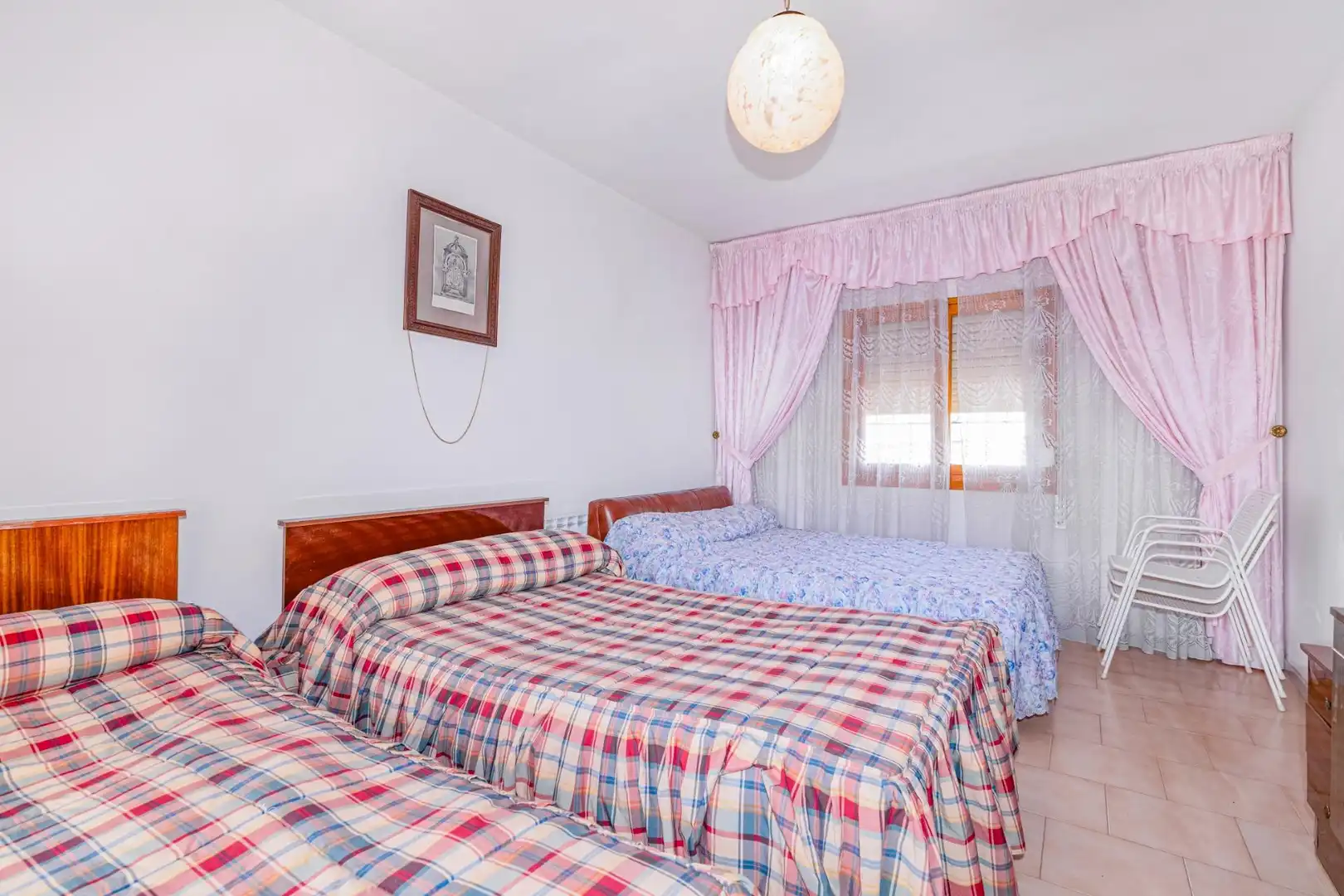 Dormitori de Casa o xalet en venda en Baza amb Aire condicionat, Calefacció i Jardí privat