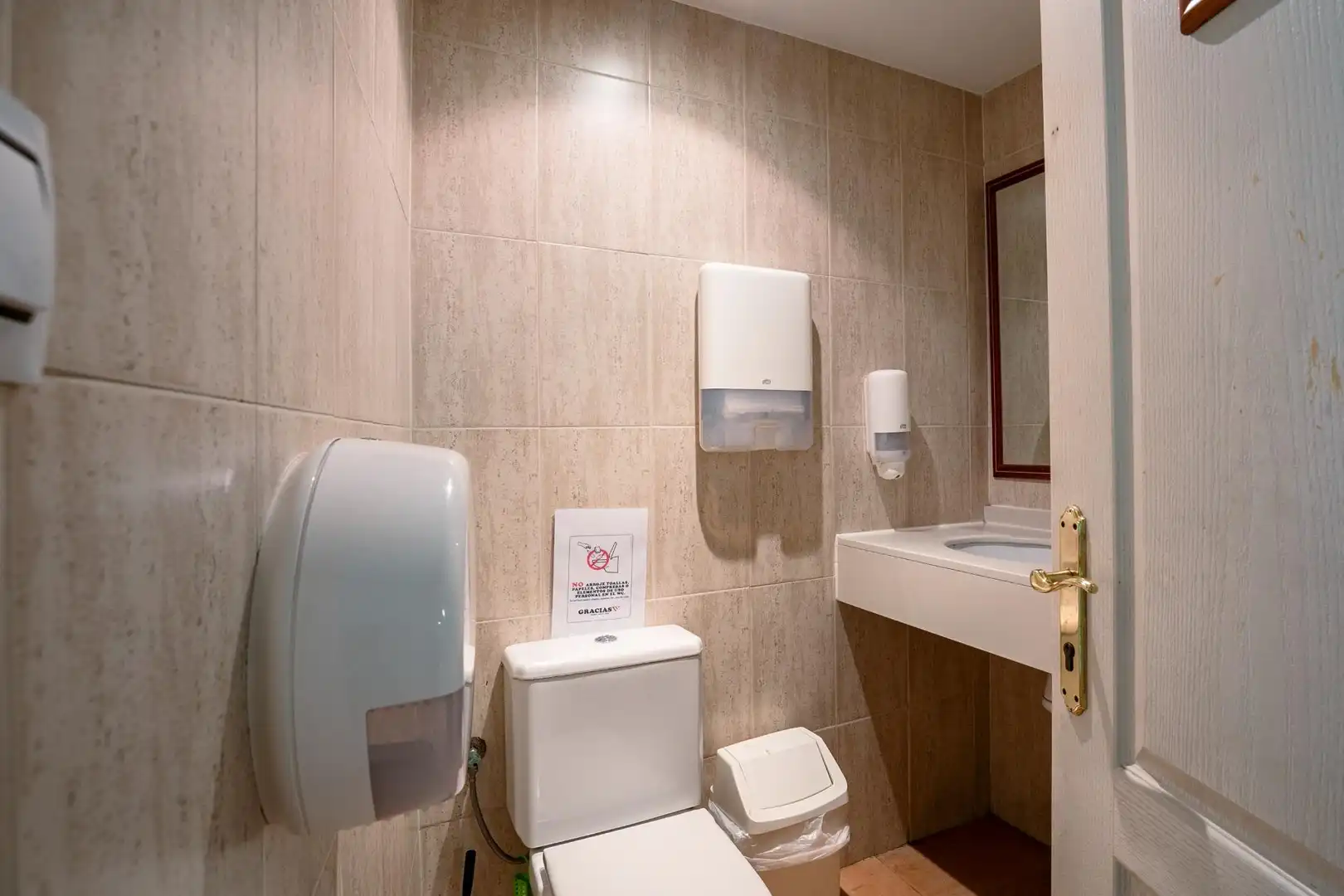 Badezimmer von Geschaftsraum zum Verkauf in Sabiñánigo
