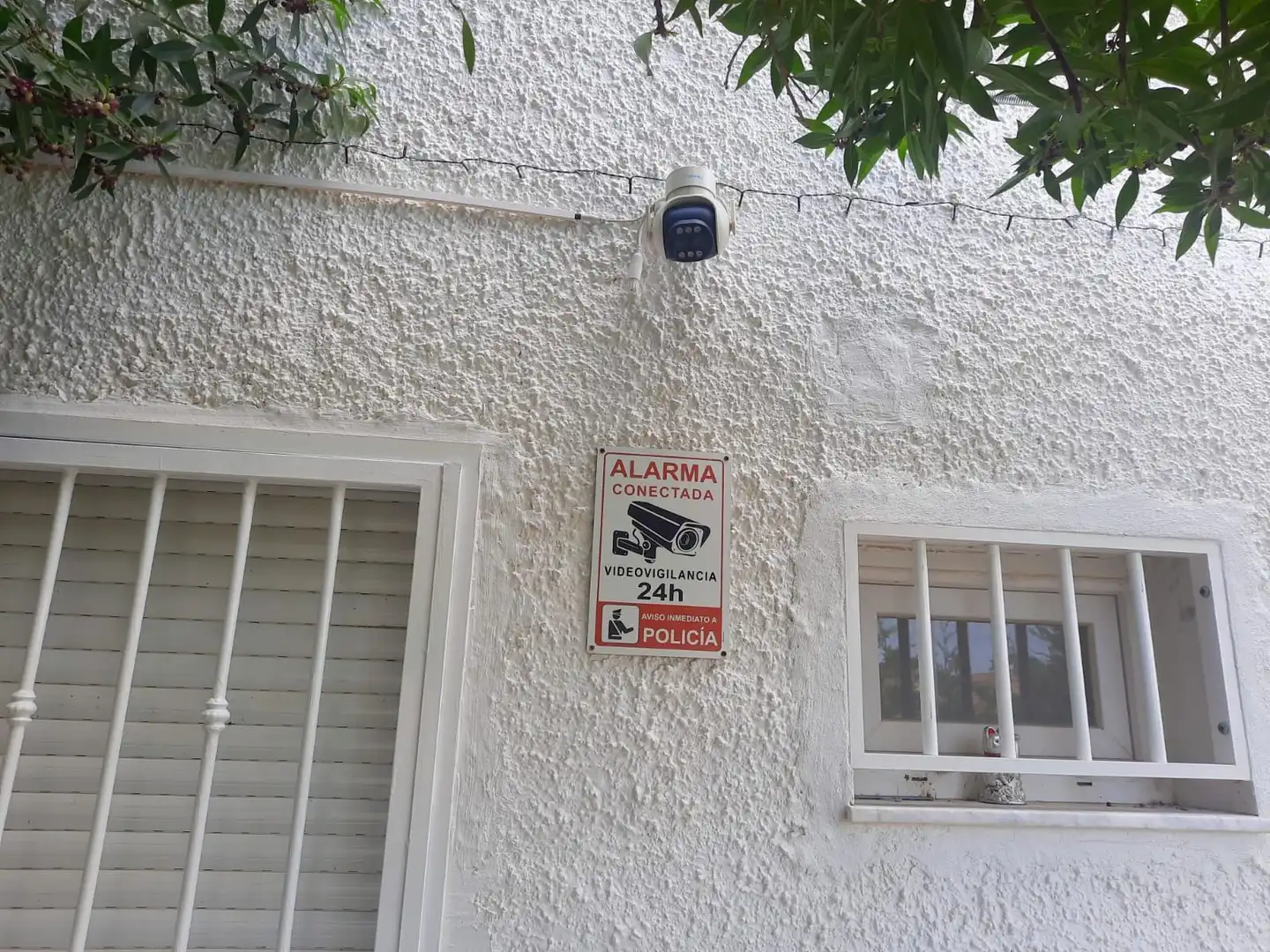 Aparcament de Casa o xalet en venda en Torrevieja amb Aire condicionat, Jardí privat i Terrassa