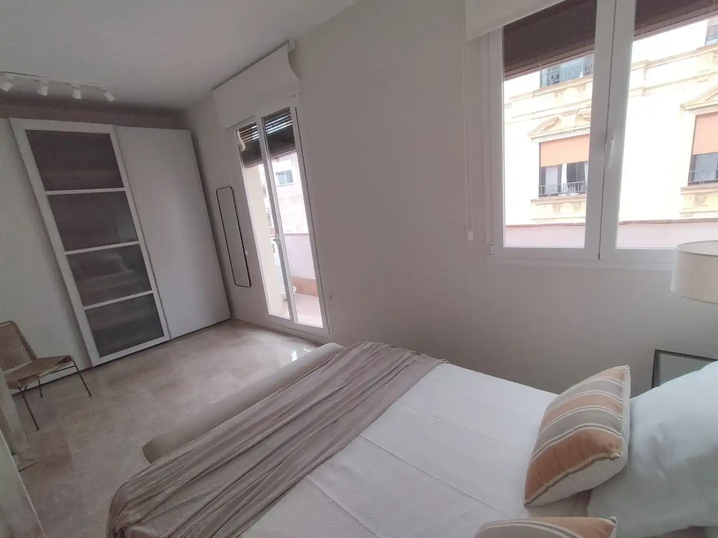 Schlafzimmer von Dachboden zur Miete in Málaga mit Klimaanlage und Terrasse