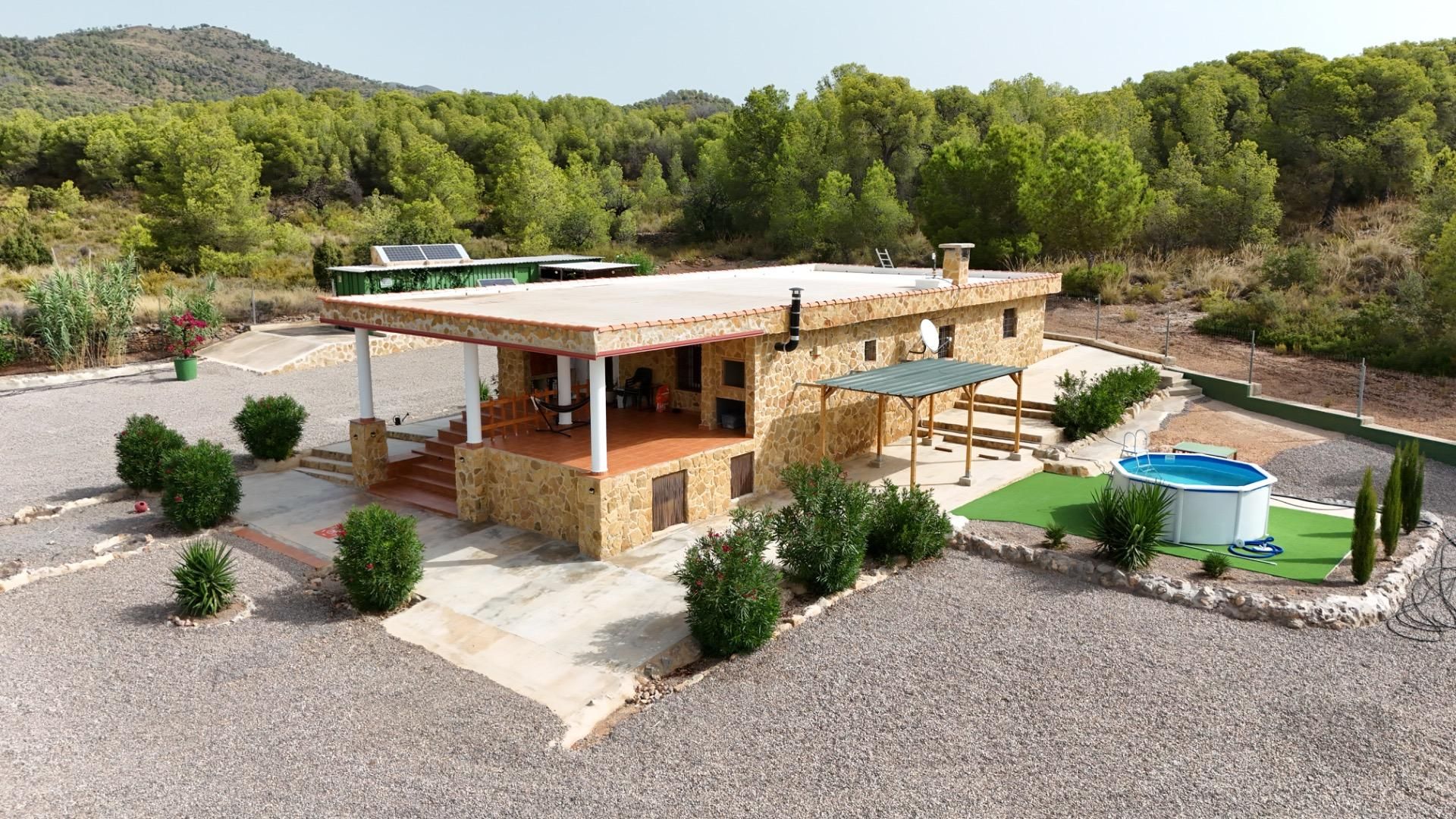 Vista exterior de Casa o xalet en venda en Llíria amb Jardí privat, Terrassa i Traster