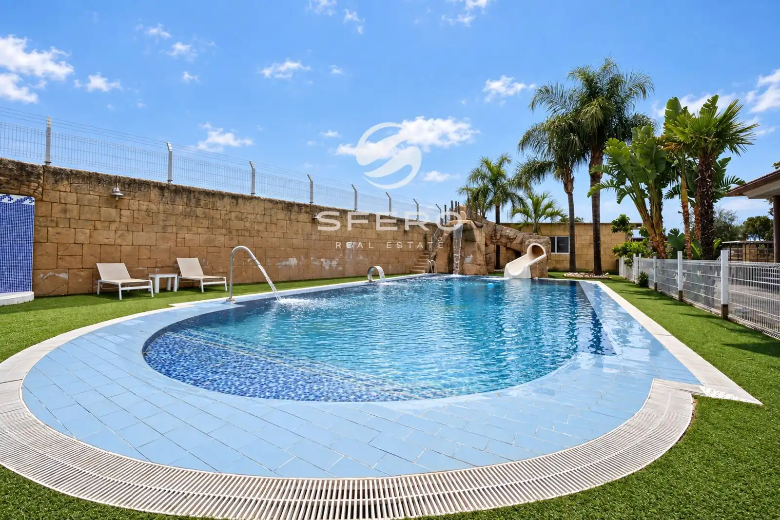 Swimming pool of Houses for sale in Canals, Valencia