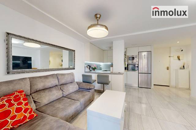 Piso en Venta en Avenida ALFONSO EL SABIO en Barrio del Centro