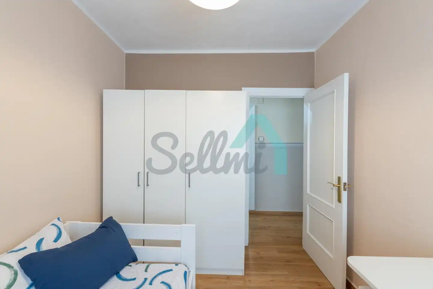 Habitación de Piso en venta en Oviedo  con Calefacción