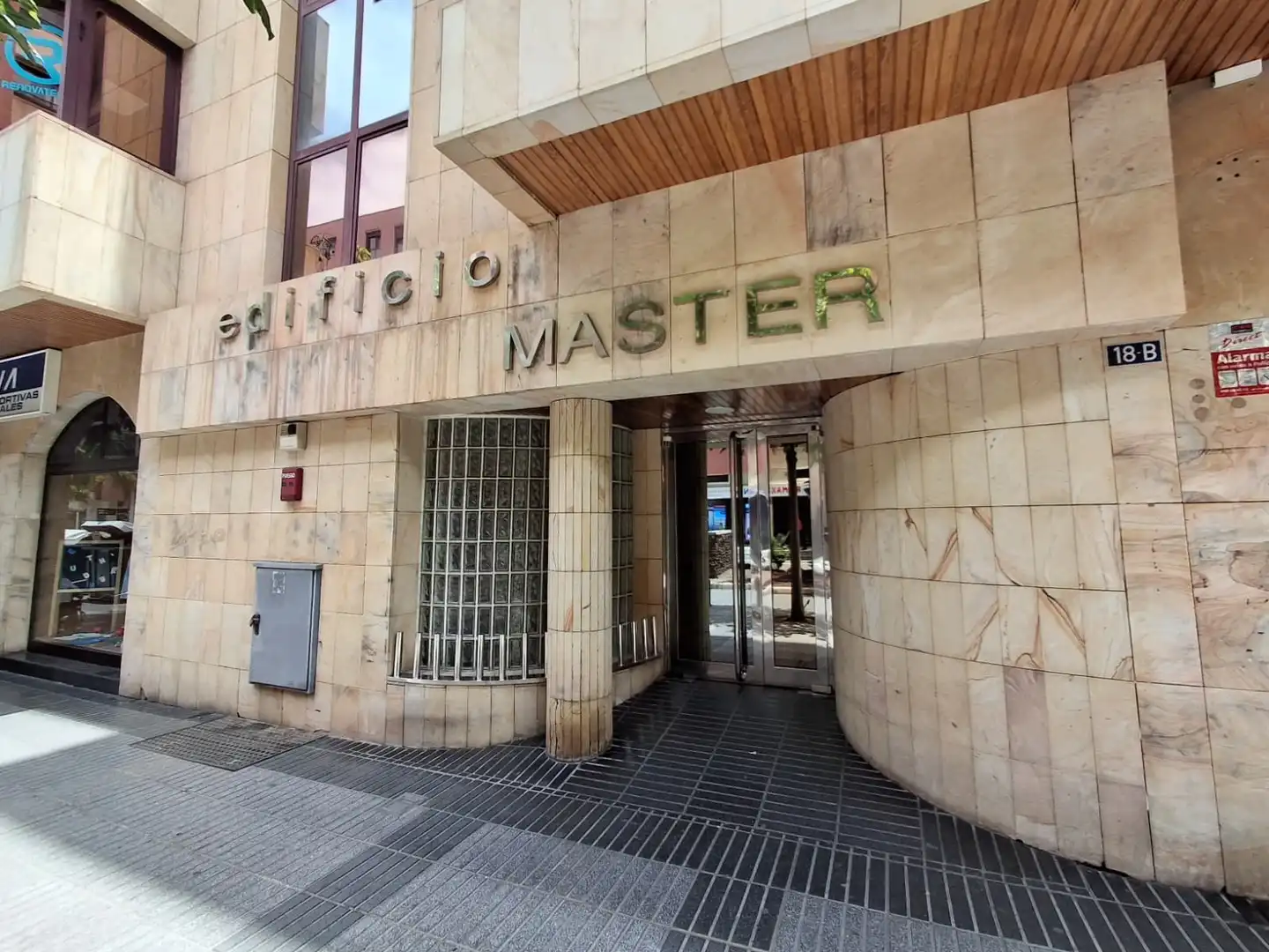 Außenansicht von Büro zur Miete in Las Palmas de Gran Canaria mit Klimaanlage und Heizung