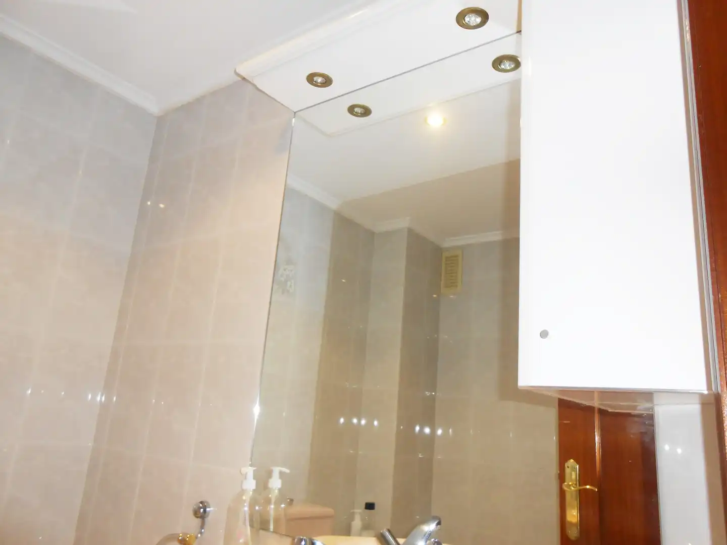 Bathroom of Flat for rent in Bilbao   with Heating, Furnished and Balcony
