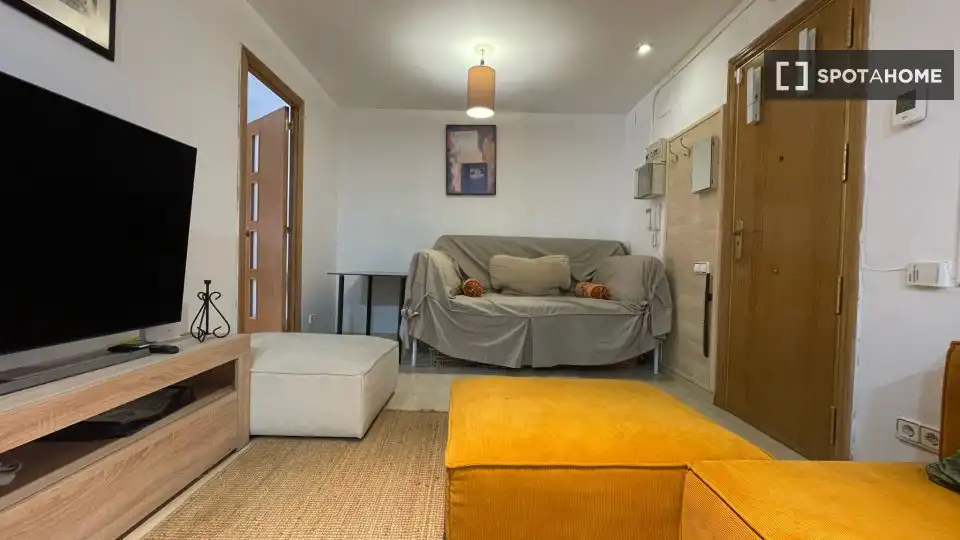 Sala de estar de Piso de alquiler en L'Hospitalet de Llobregat con Aire acondicionado, Calefacción y Amueblado