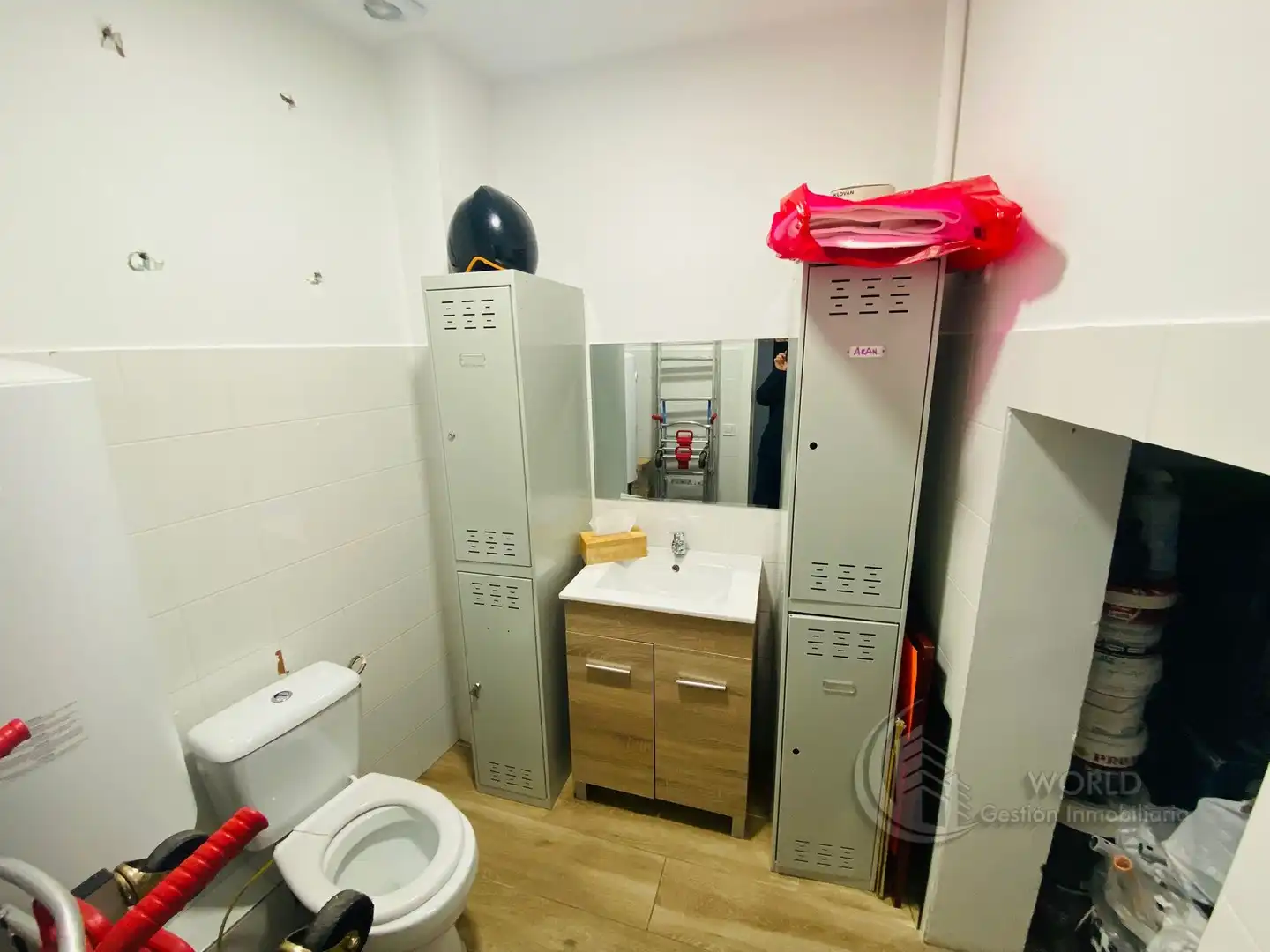 Baño de Local en traspaso en Madrid con Aire acondicionado, Calefacción y Amueblado