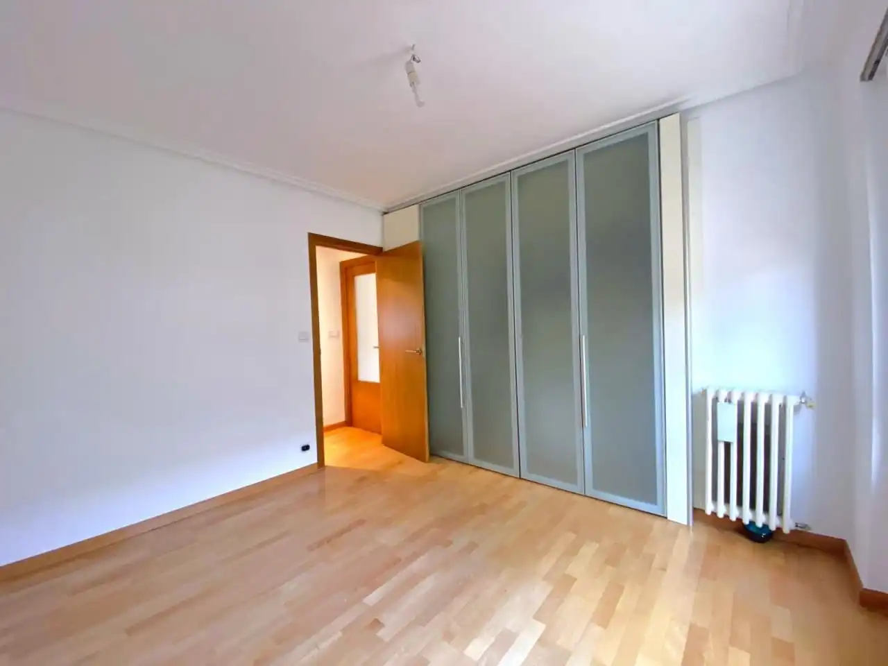 Dormitori de Apartament en venda en León Capital  amb Calefacció i Parquet