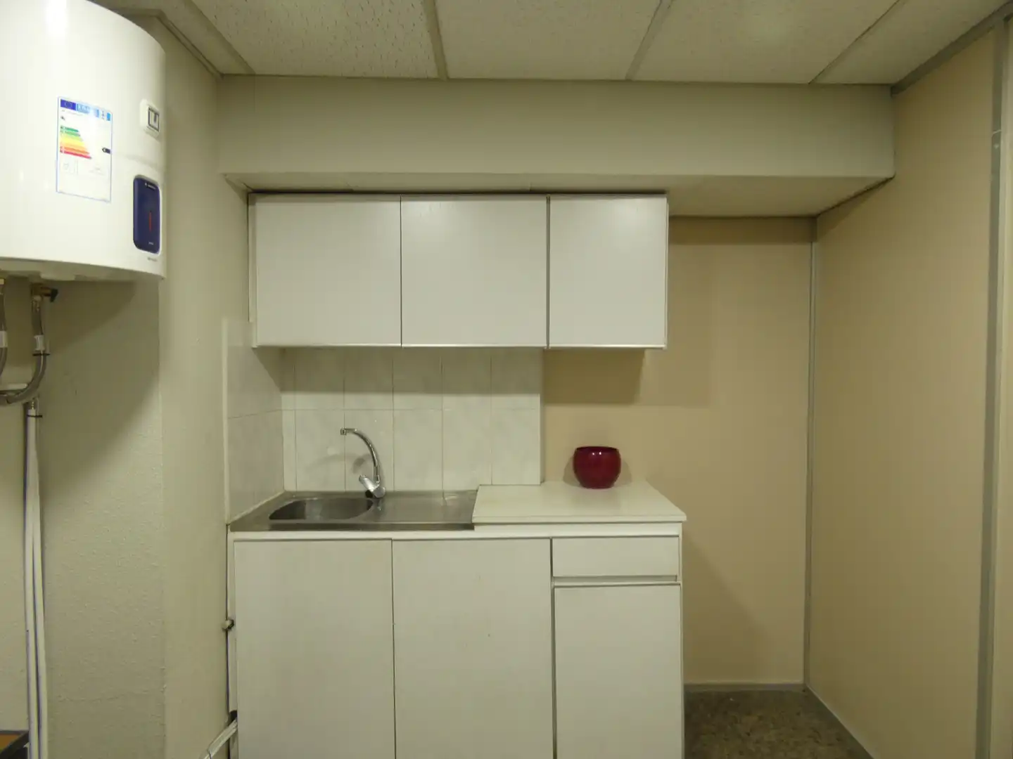 Cocina de Oficina de alquiler en Barcelona con Aire acondicionado y Amueblado