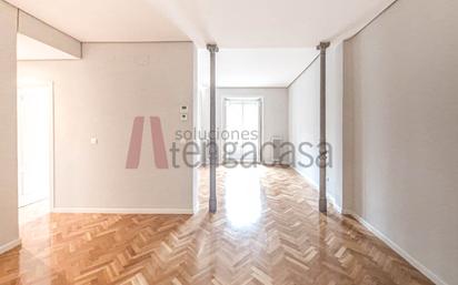 Bedroom of Flat to rent in  Madrid Capital  with Air Conditioner and Balcony