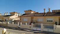 Vista exterior de Casa adosada en venda en Cartagena amb Aire condicionat, Jardí privat i Terrassa