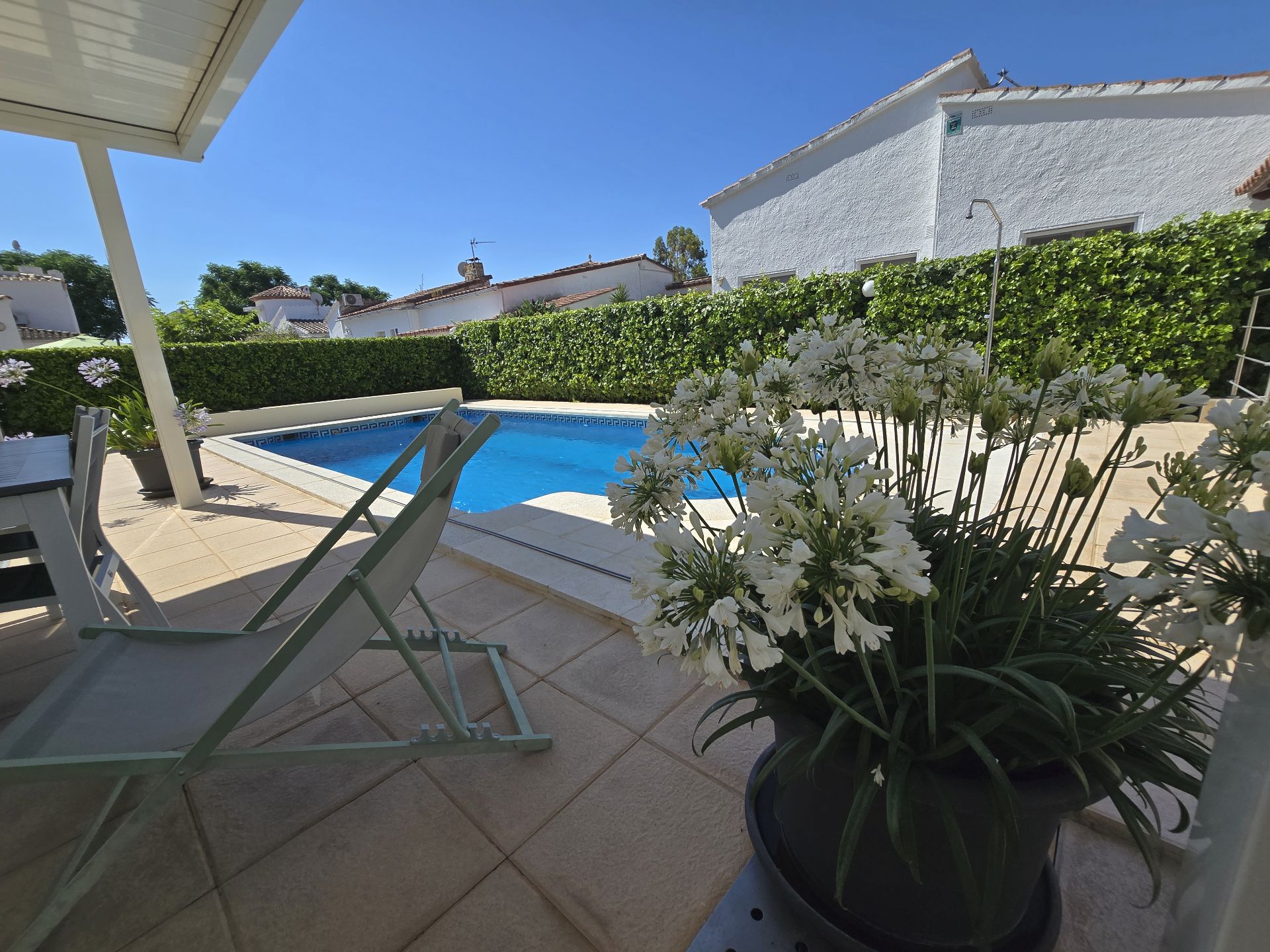 Swimming pool of House or chalet for sale in Empuriabrava  with Air Conditioner, Heating and Private garden