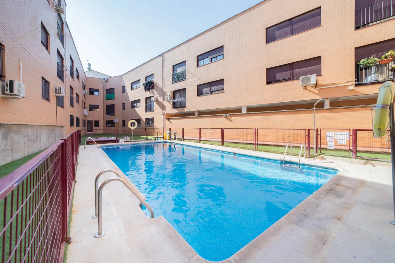 Piscina de Pis en venda en Las Ventas de Retamosa amb Calefacció, Jardí privat i Piscina comunitària