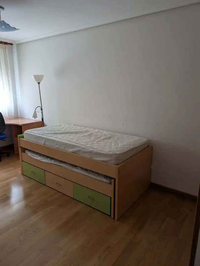 Bedroom of Flat for sale in Palencia  with Heating, Parquet flooring and Storage room