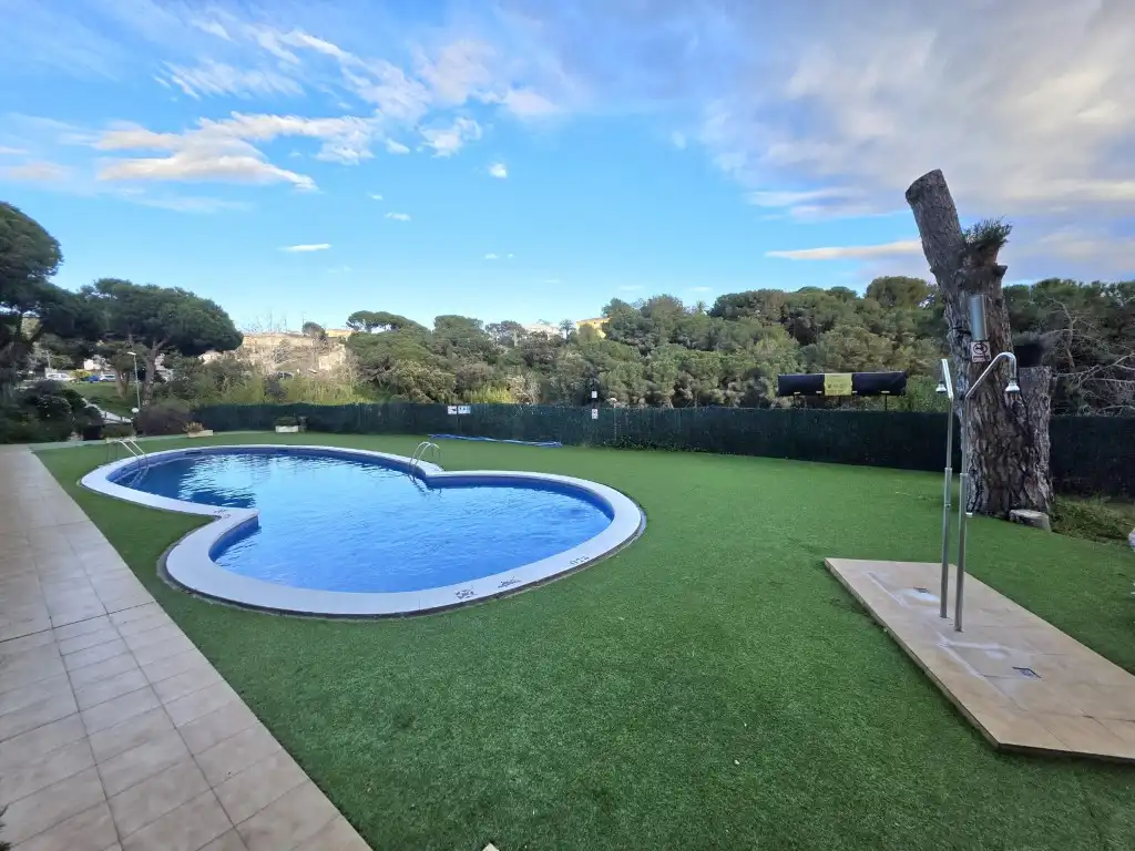 Schwimmbecken von Wohnungen zum Verkauf in Lloret de Mar
