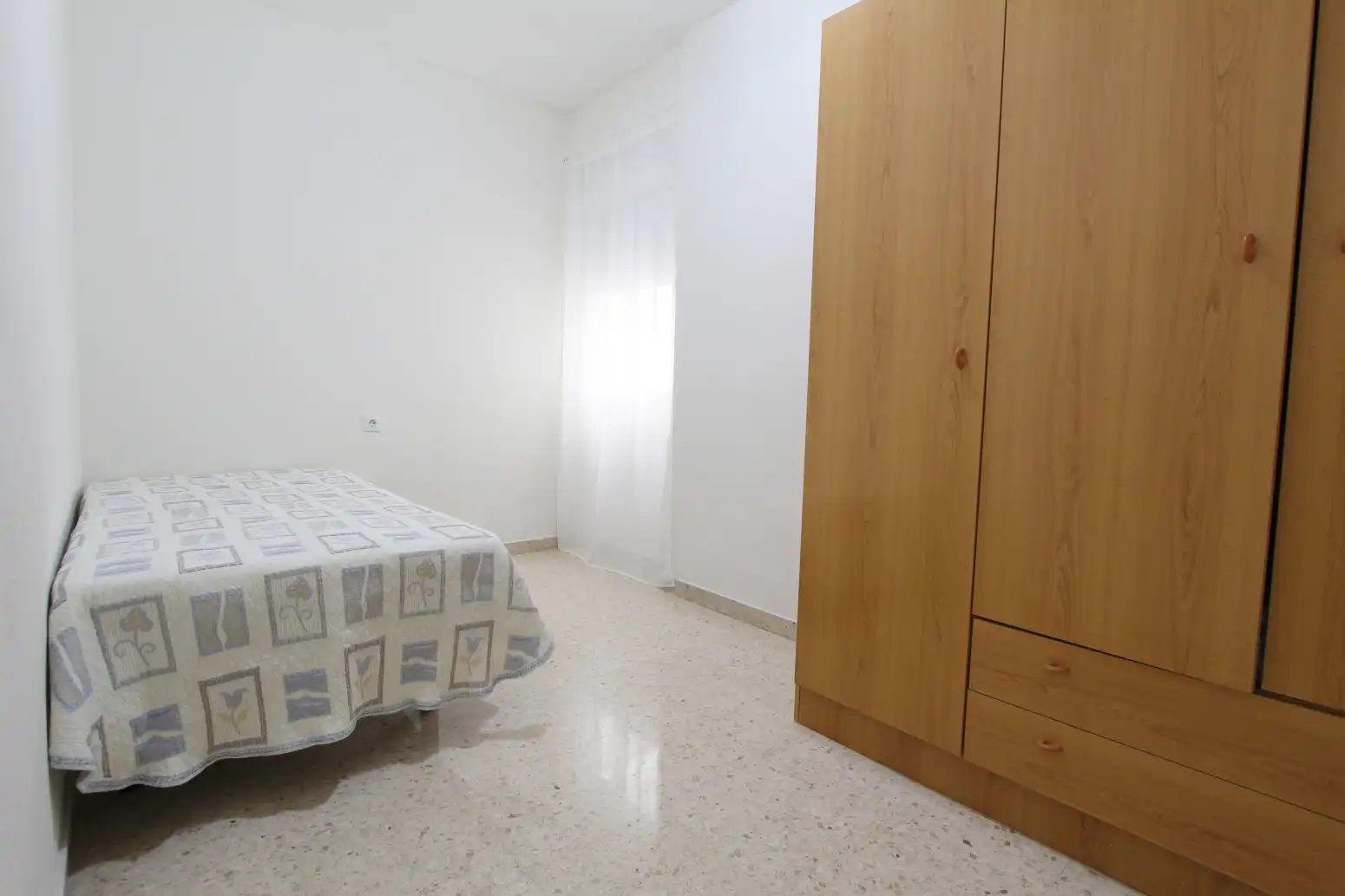 Habitación de Piso de alquiler en Alaquàs con Aire acondicionado, Calefacción y Amueblado