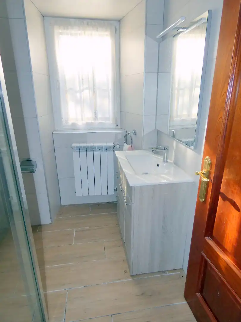 Baño de Finca rústica en venta en Aramaio con Calefacción, Amueblado y Balcón