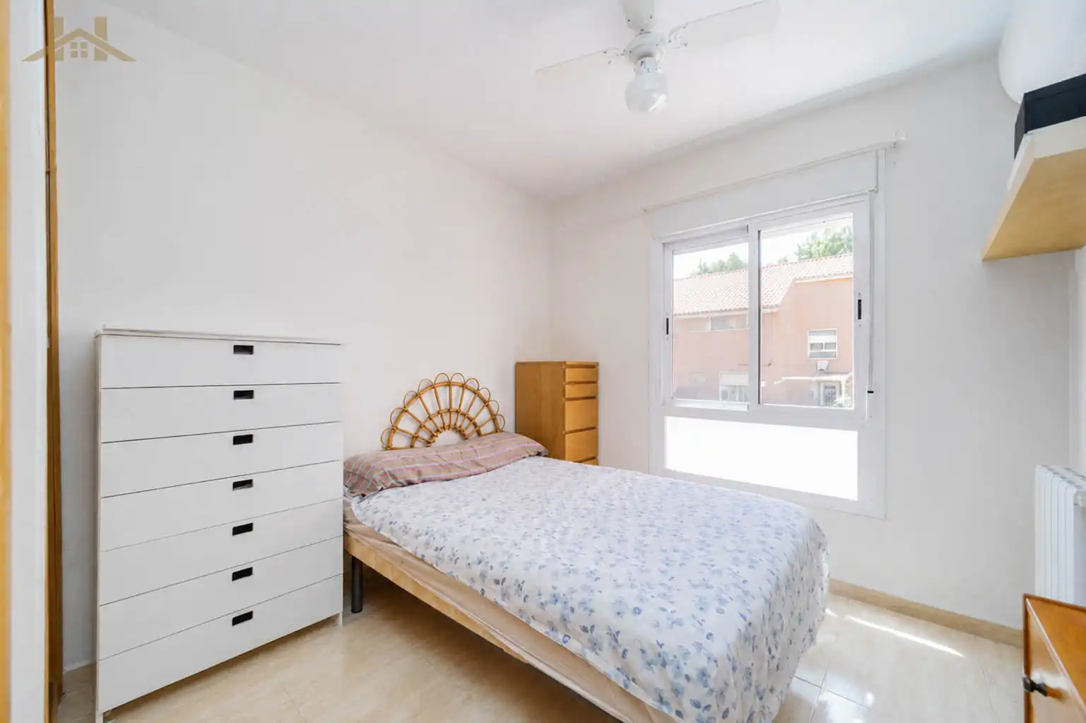 Schlafzimmer von Einfamilien-Reihenhaus zum Verkauf in Boadilla del Monte mit Heizung, Privatgarten und Mikrowelle