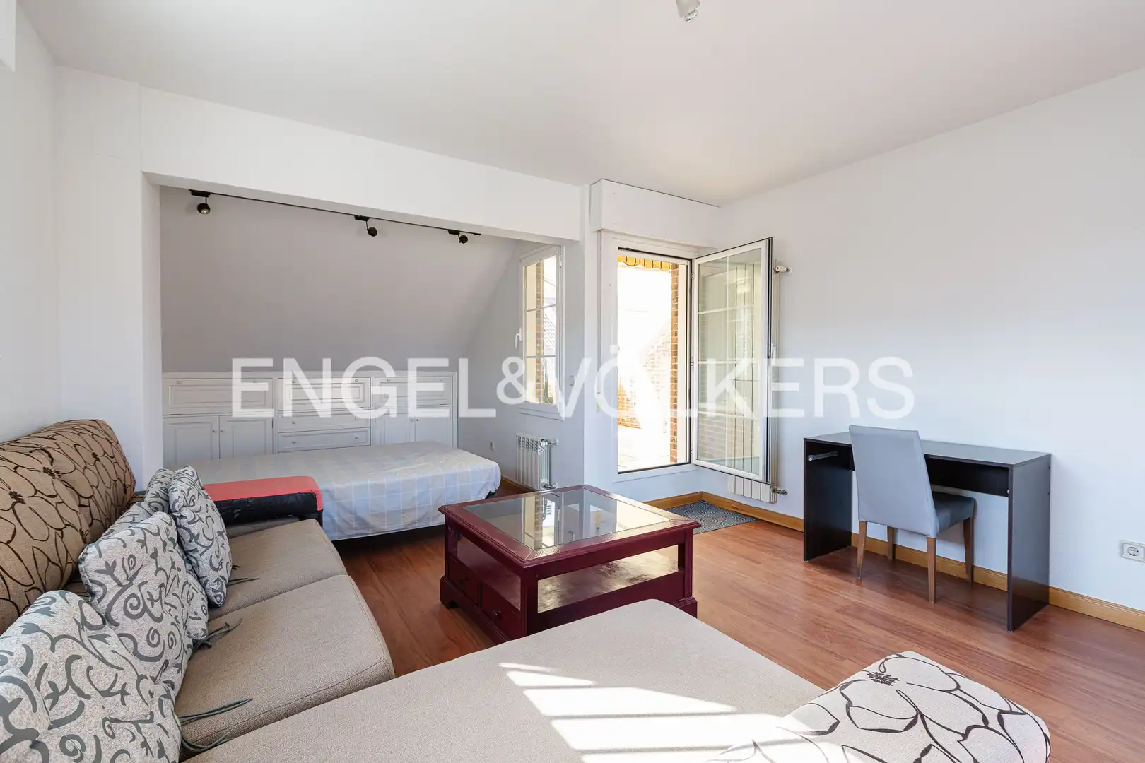 Sala de estar de Casa adosada en venta en Madrid con Aire acondicionado, Calefacción y Jardín privado