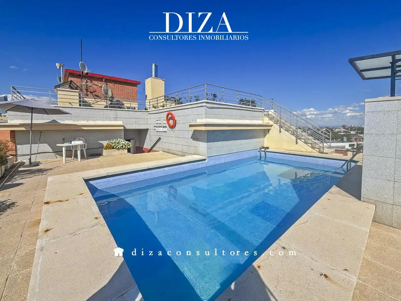 Piscina de Oficina en venta en Madrid con Amueblado