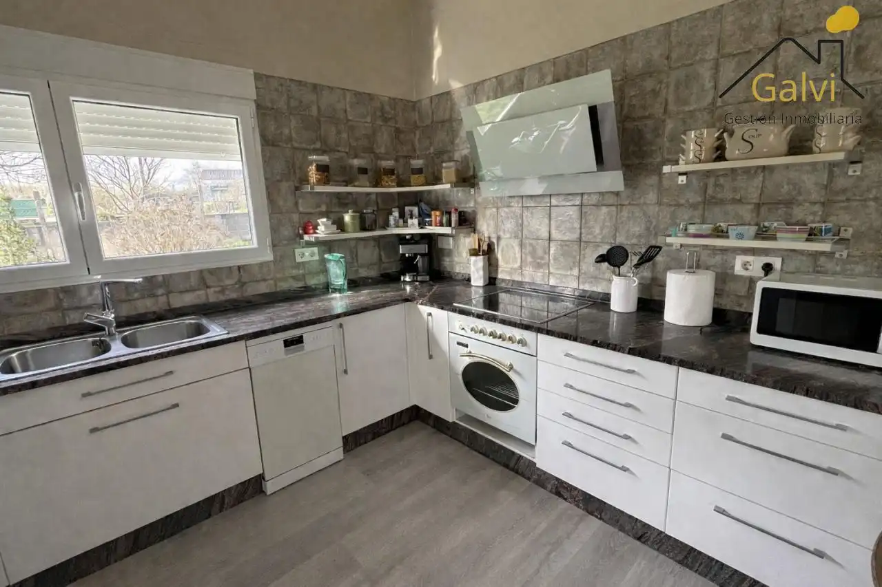 Cocina de Casa o chalet en venta en Lugo con Calefacción, Jardín privado y Terraza