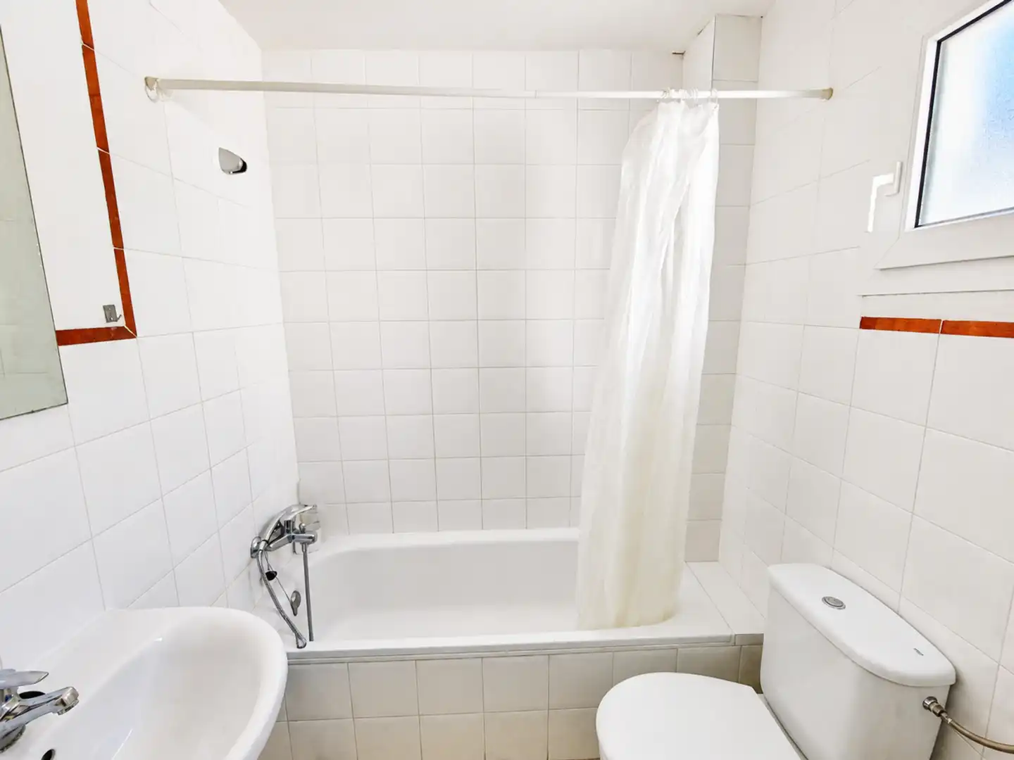 Baño de Ático en venta en Manilva con Aire acondicionado, Terraza y Piscina