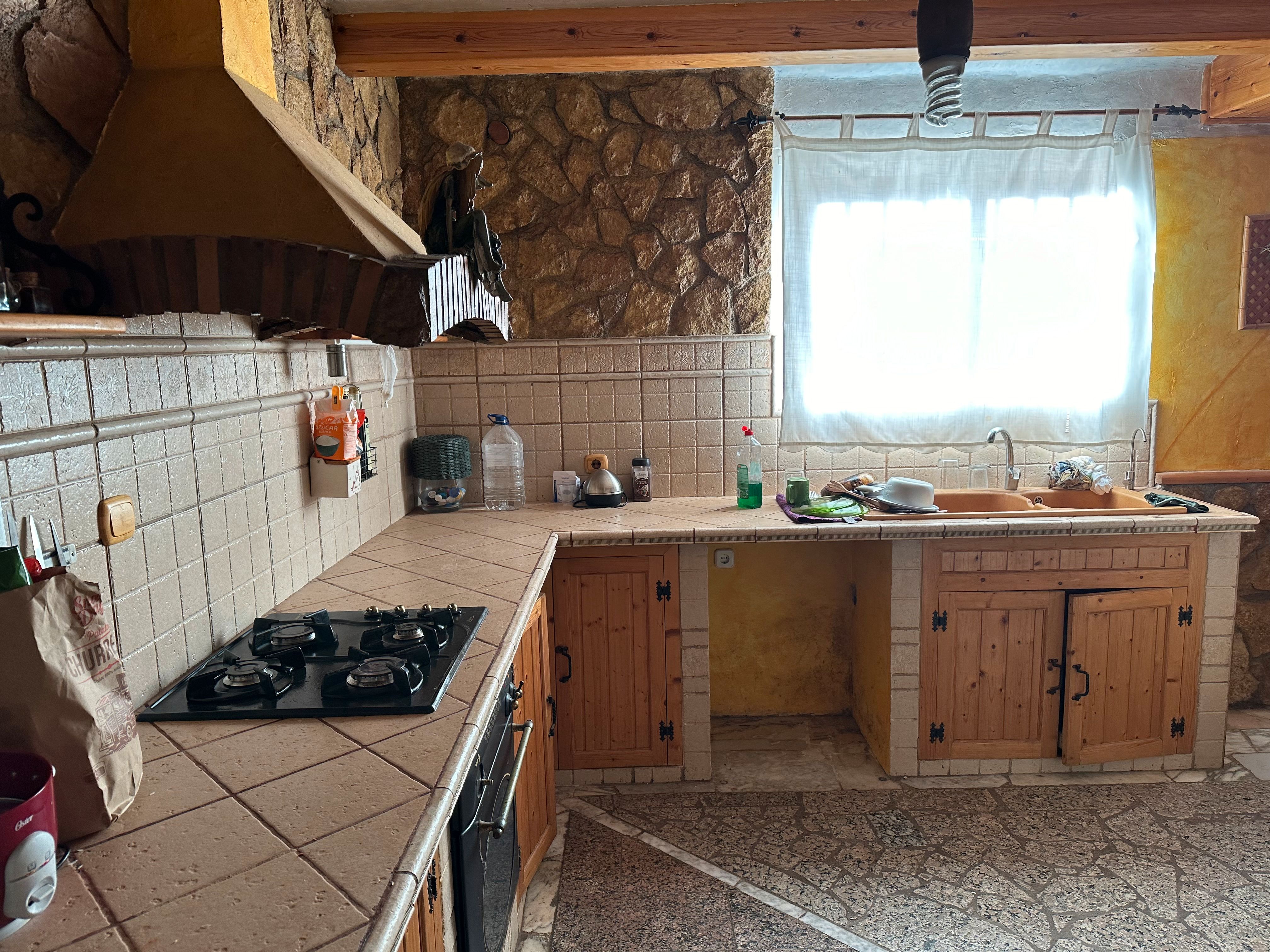 Cuina de Casa o xalet en venda en La Pobla de Montornès   amb Calefacció, Jardí privat i Terrassa