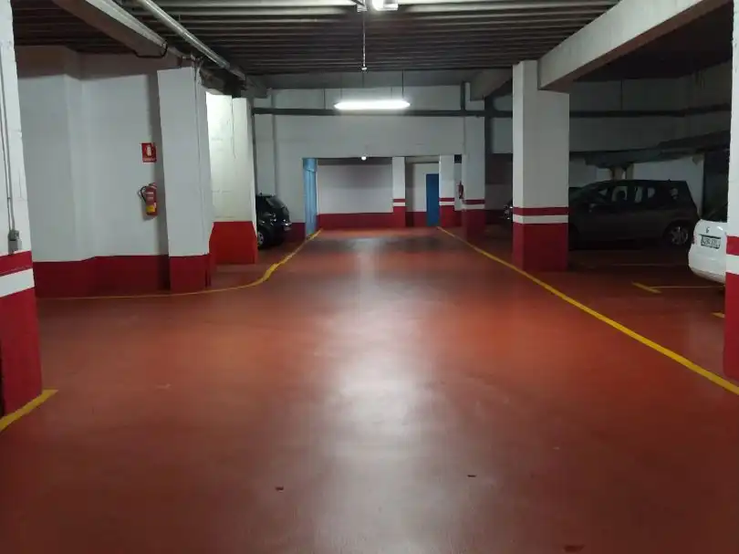 Parkplatz von Garage zur Miete in Santiago de Compostela 