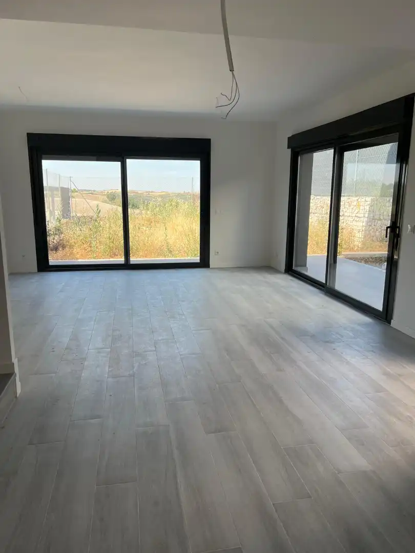 Sala de estar de Casa adosada en venta en Villalbilla con Calefacción, Jardín privado y Terraza
