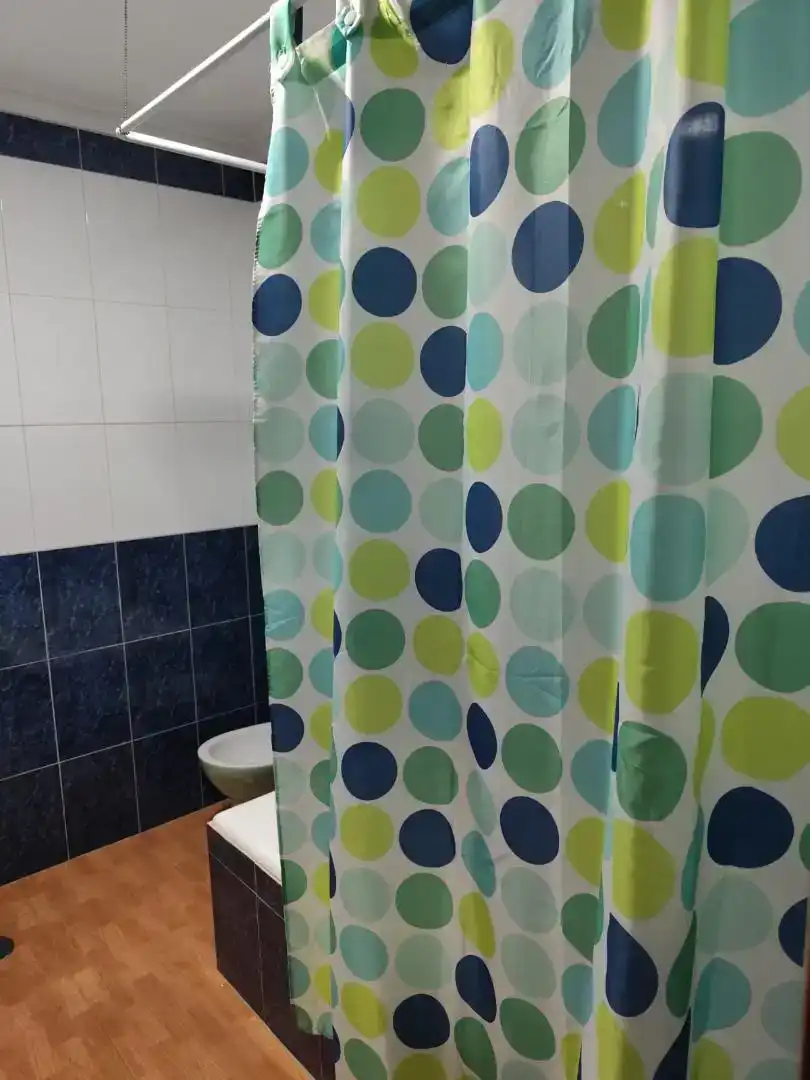 Badezimmer von Wohnung zur Miete in Almodóvar del Campo mit Klimaanlage, Ofen und Waschmaschine