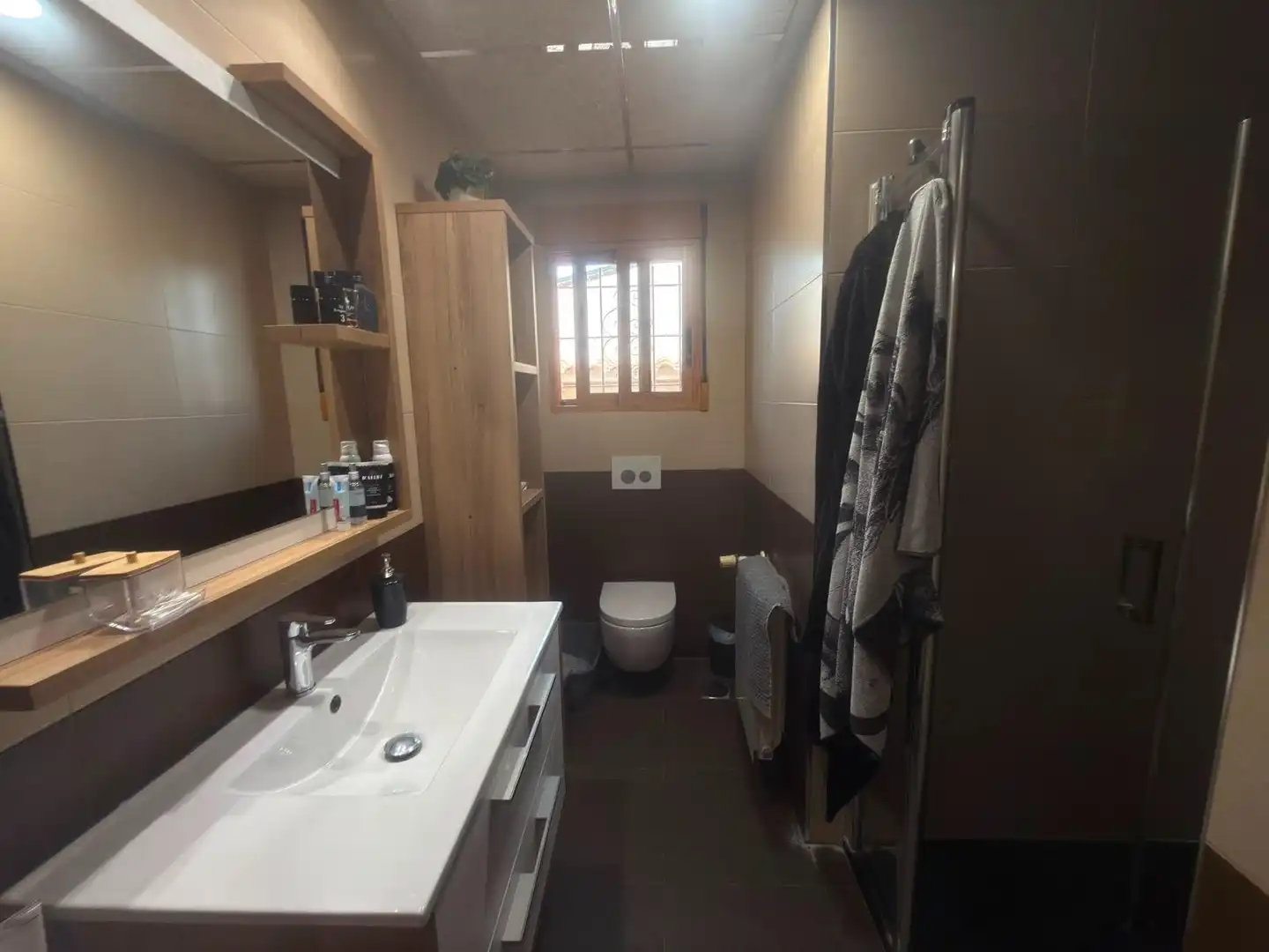 Bany de Casa o xalet en venda en Alicante / Alacant amb Aire condicionat, Calefacció i Jardí privat