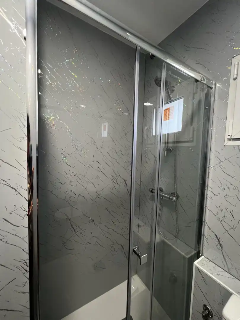 Bathroom of Flat for sale in Madrid