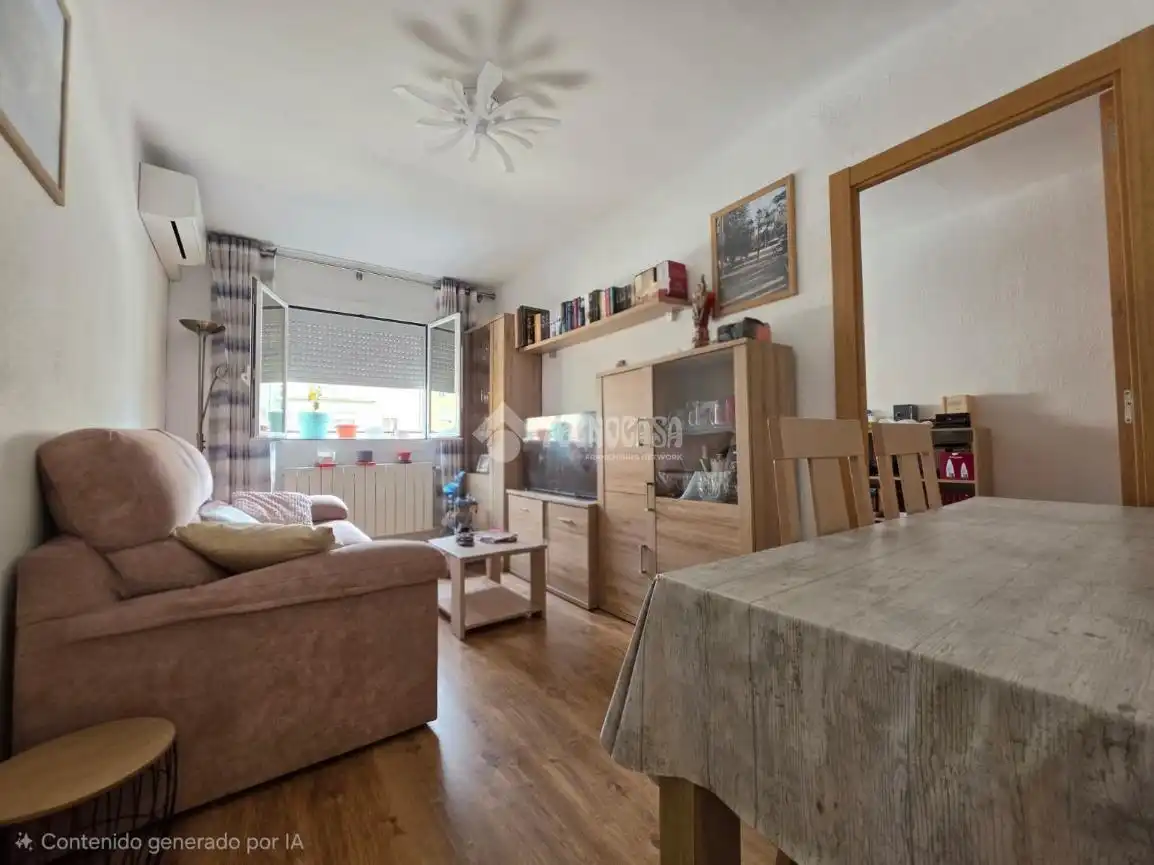 Sala de estar de Piso en venta en Santa Coloma de Gramenet con Aire acondicionado, Calefacción y Parquet