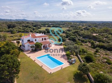 Casa amb jardí en venda a Ferreries poble