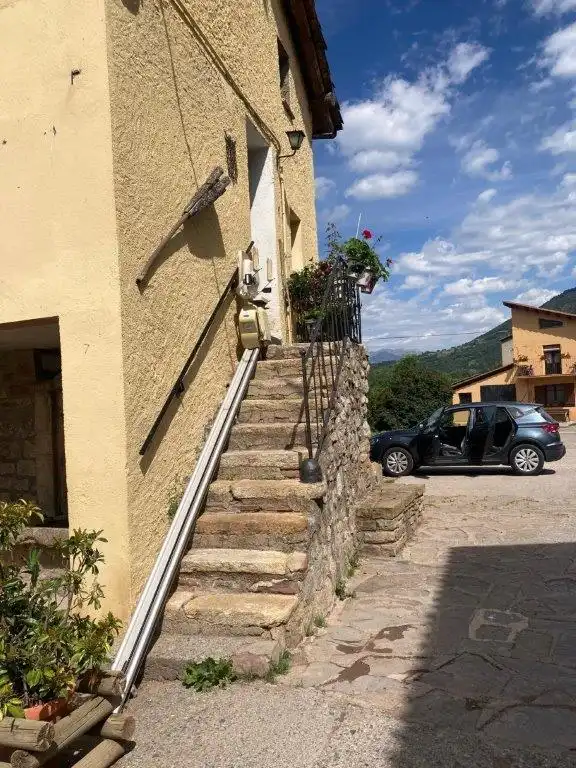 Vista exterior de Casa o xalet en venda en El Pont de Suert amb Calefacció, Jardí privat i Parquet