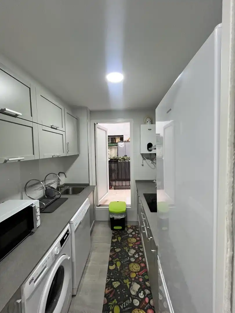 Cuina de Pis de lloguer en Plasencia amb Aire condicionat, Terrassa i Moblat