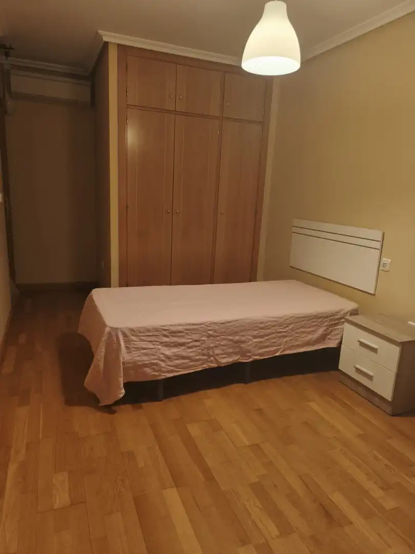 Bedroom of Flat for rent in Cuenca  with Air Conditioner, Heating and Parquet flooring