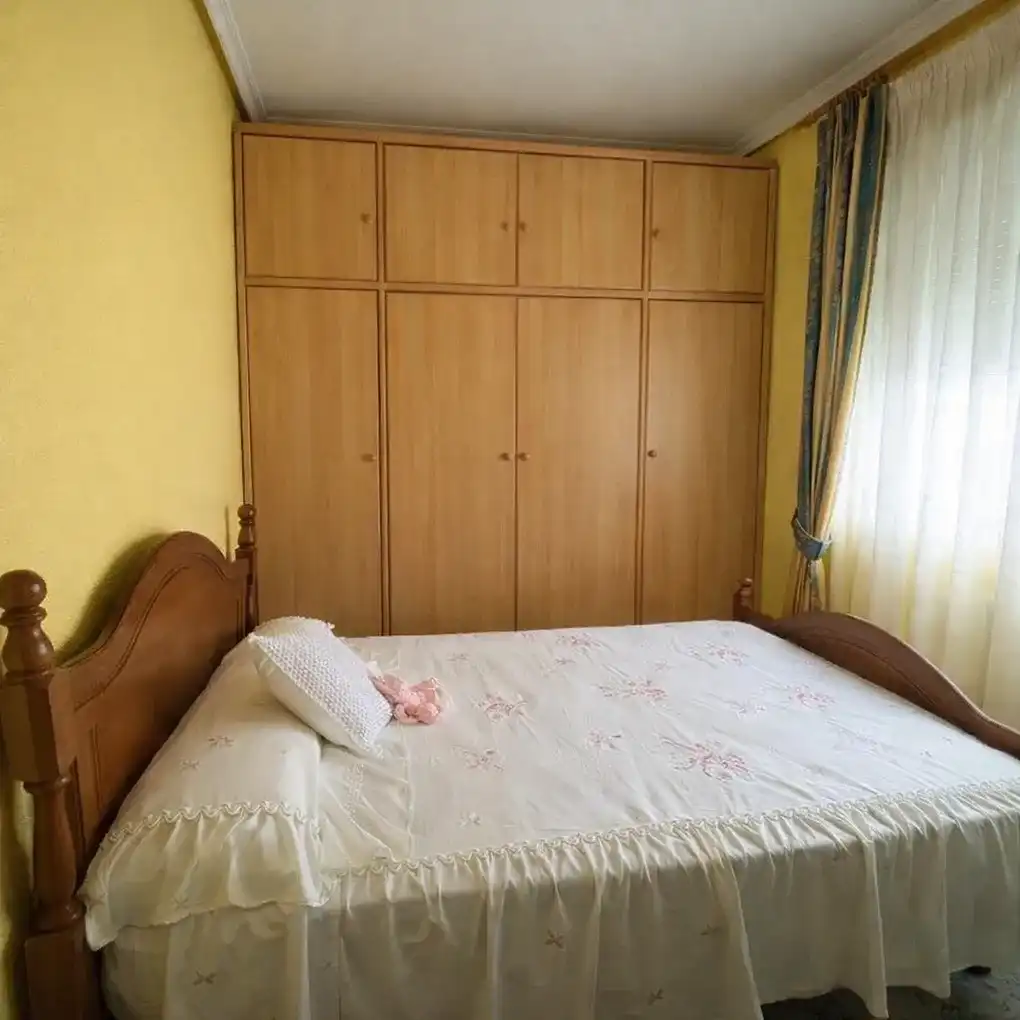 Habitación de Casa adosada en venta en Montearagón con Aire acondicionado, Calefacción y Terraza