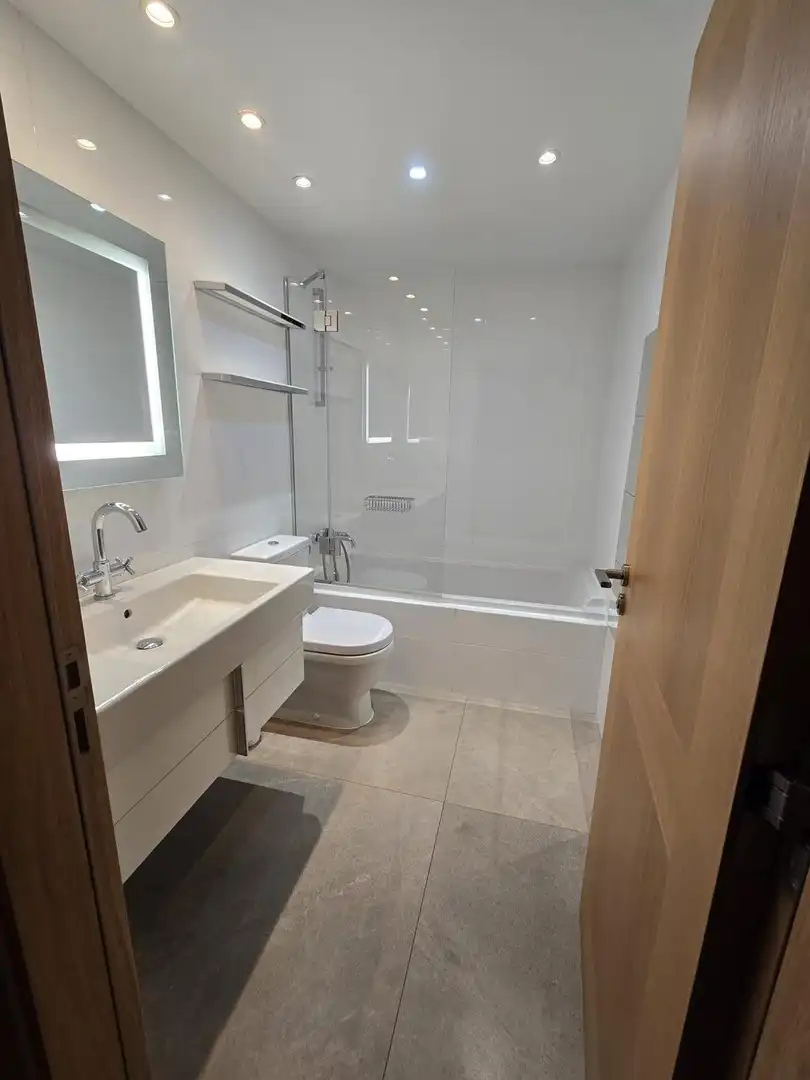 Baño de Piso en venta en  Palma de Mallorca con Aire acondicionado, Calefacción y Terraza