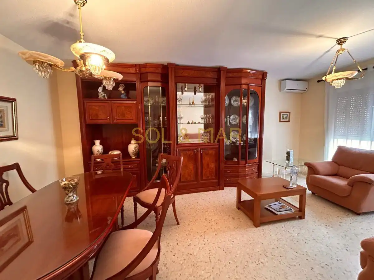 Sala d'estar de Casa adosada en venda en Alhaurín de la Torre amb Aire condicionat, Calefacció i Terrassa