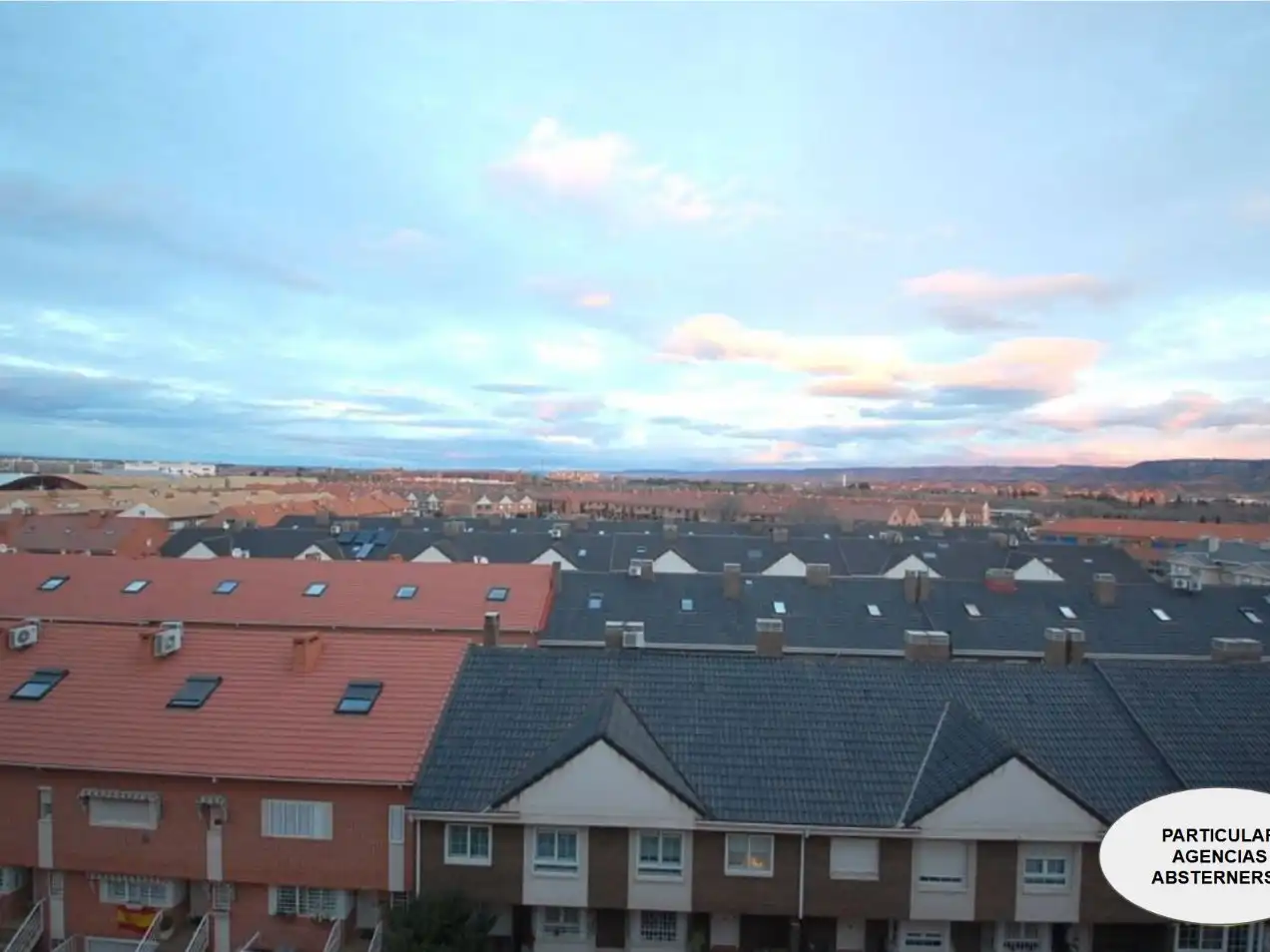 Vista exterior de Àtic en venda en Alcalá de Henares amb Aire condicionat, Calefacció i Parquet