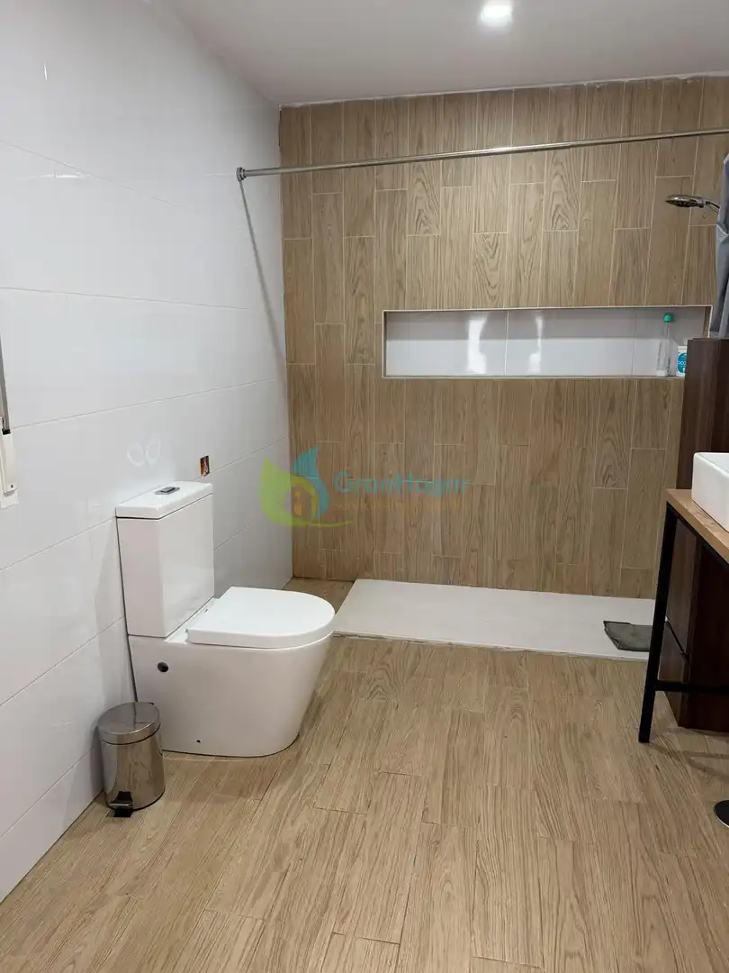 Bany de Casa o xalet en venda en Sevilla amb Terrassa i Traster