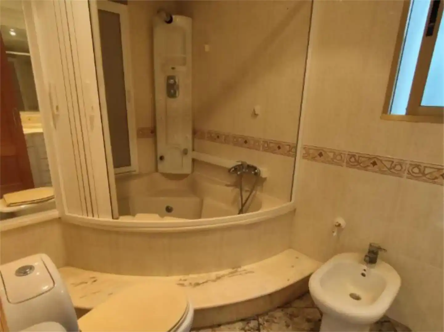 Bathroom of Commercial properties for rent in Monóvar  / Monòver  with Air Conditioner and Furnished