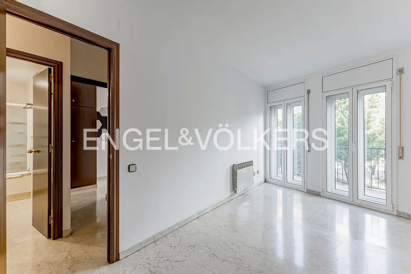 Wohnung zum Verkauf in Barcelona mit Klimaanlage, Heizung und Terrasse