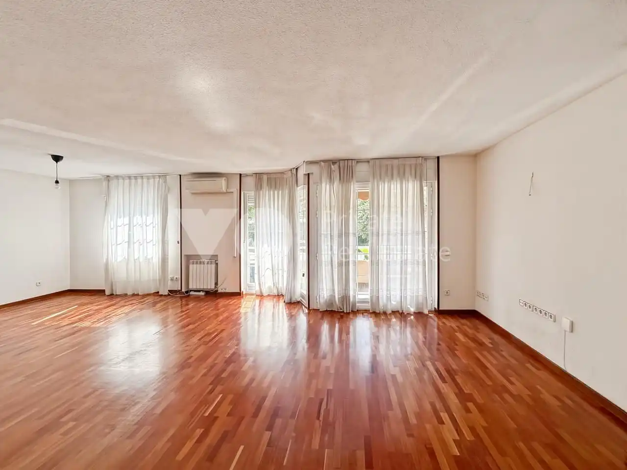 Sala de estar de Piso de alquiler en Majadahonda con Aire acondicionado, Calefacción y Parquet