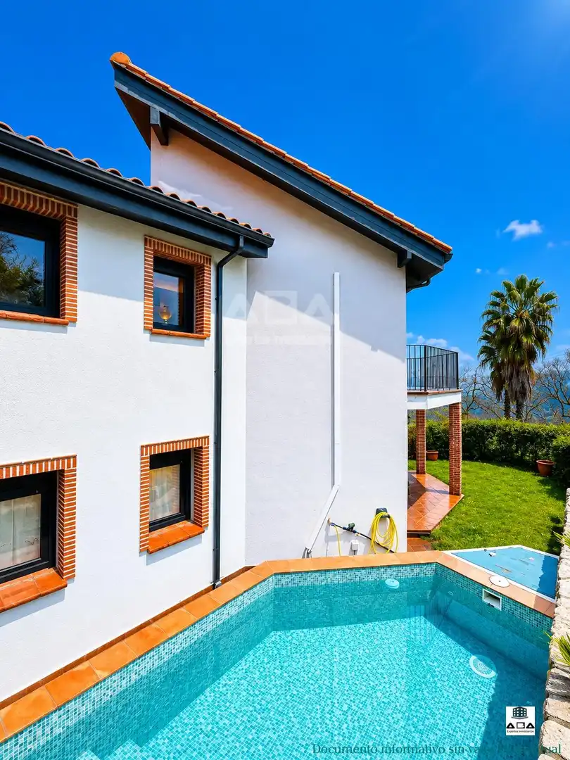 Vista exterior de Casa o xalet en venda en Poyales del Hoyo amb Calefacció, Jardí privat i Terrassa