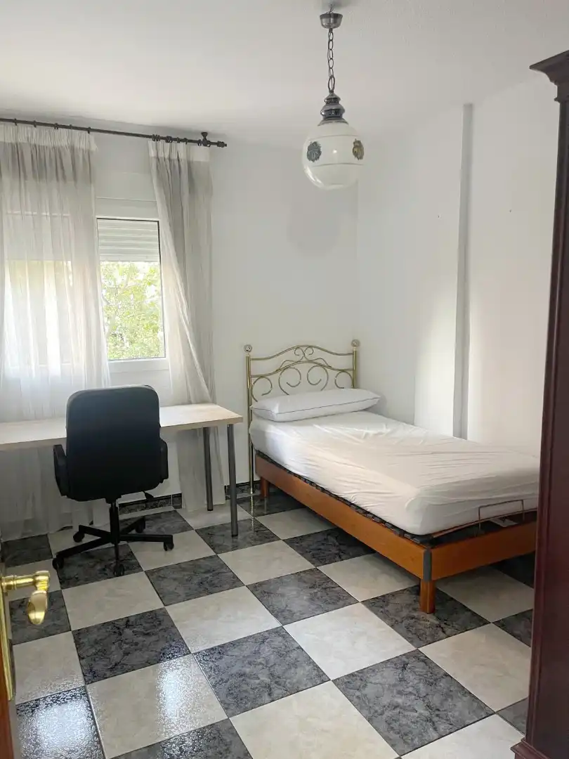 Flat with lift to rent in Calle Poeta Manuel de Góngora 10, imagen 3