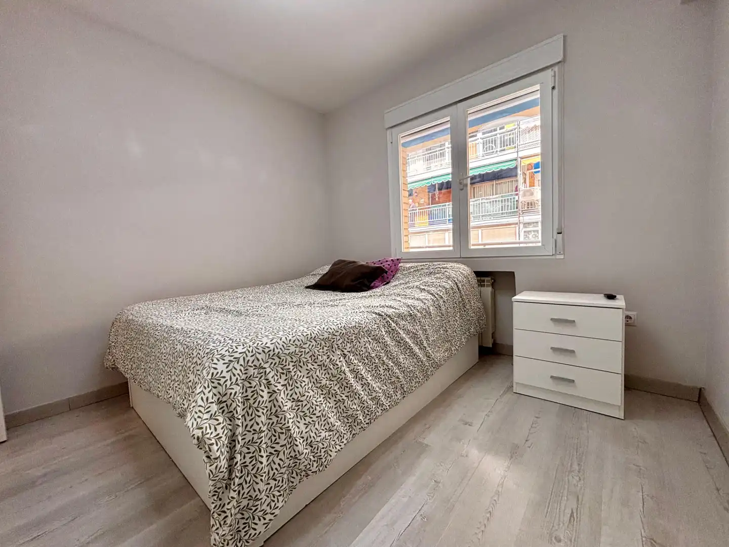 Habitación de Piso en venta en Alicante / Alacant con Aire acondicionado, Terraza y Amueblado