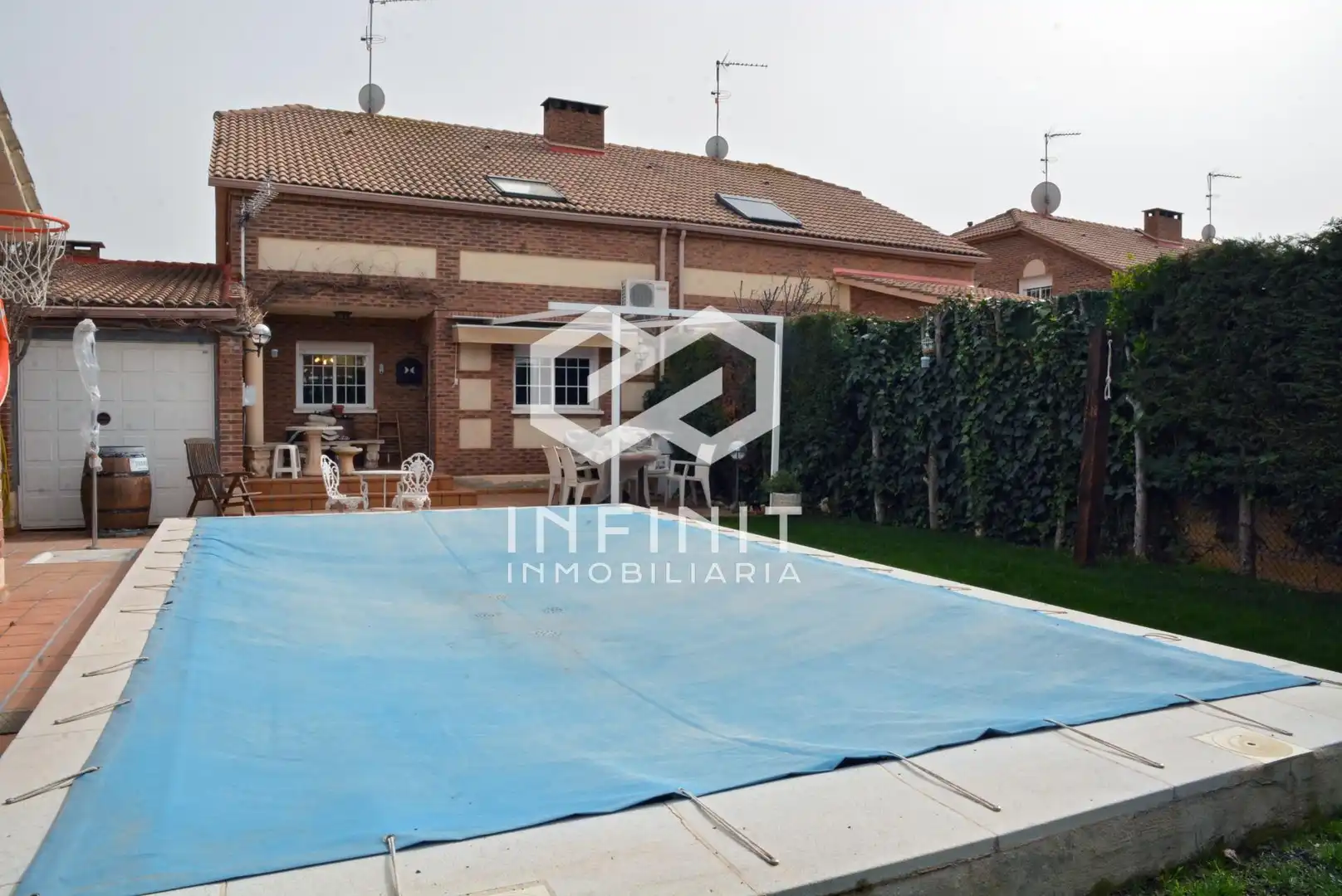 Jardí de Casa adosada en venda en Villanueva de la Torre amb Aire condicionat, Jardí privat i Traster